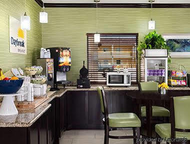 Days Inn Pearsall エクステリア 写真