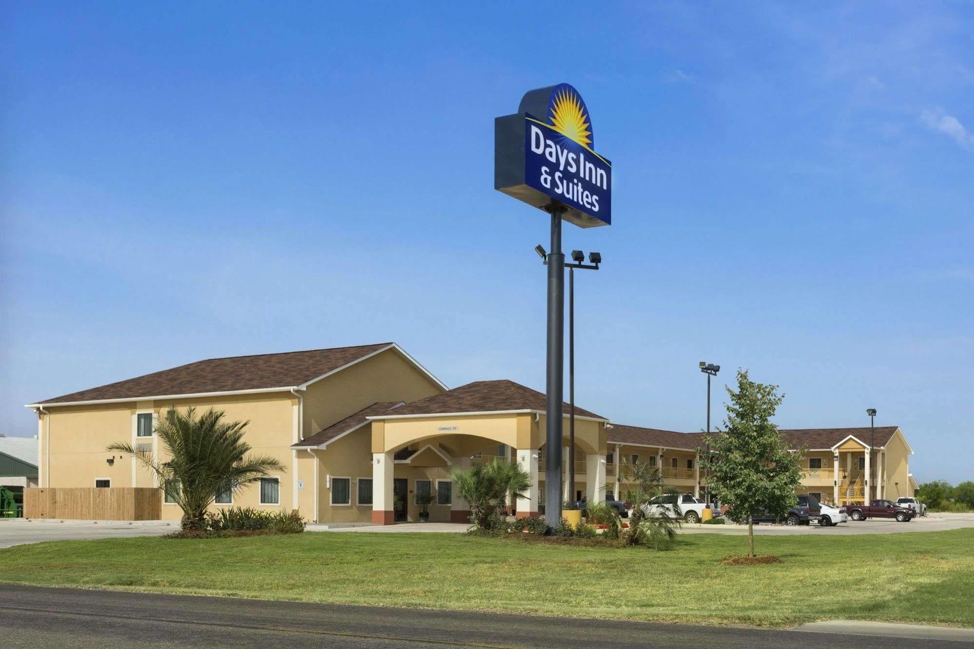 Days Inn Pearsall エクステリア 写真