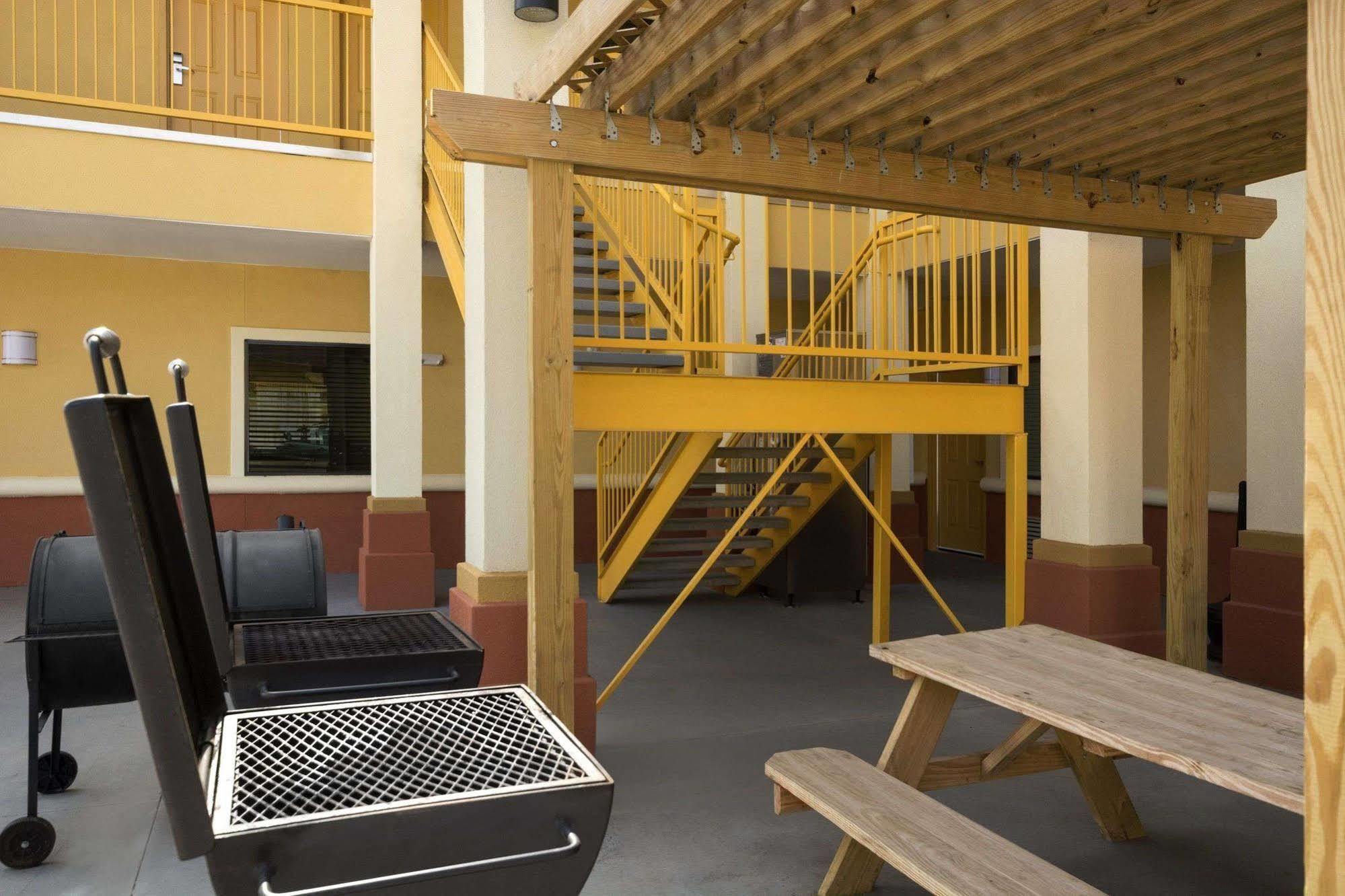 Days Inn Pearsall エクステリア 写真